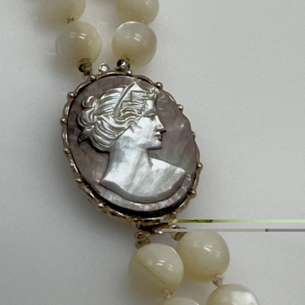 Vintage Mother of Pearl Cameo Clasp MOP Beaded Necklace Double Strand 10 mm - Picture 2 of 15
